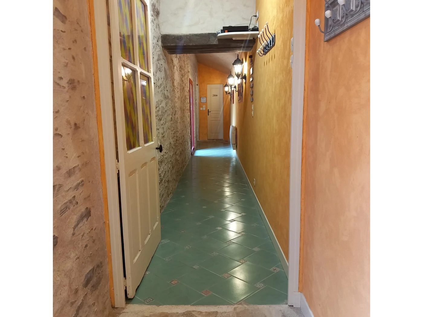 Couloir desservant les chambres, pensé pour préserver le calme