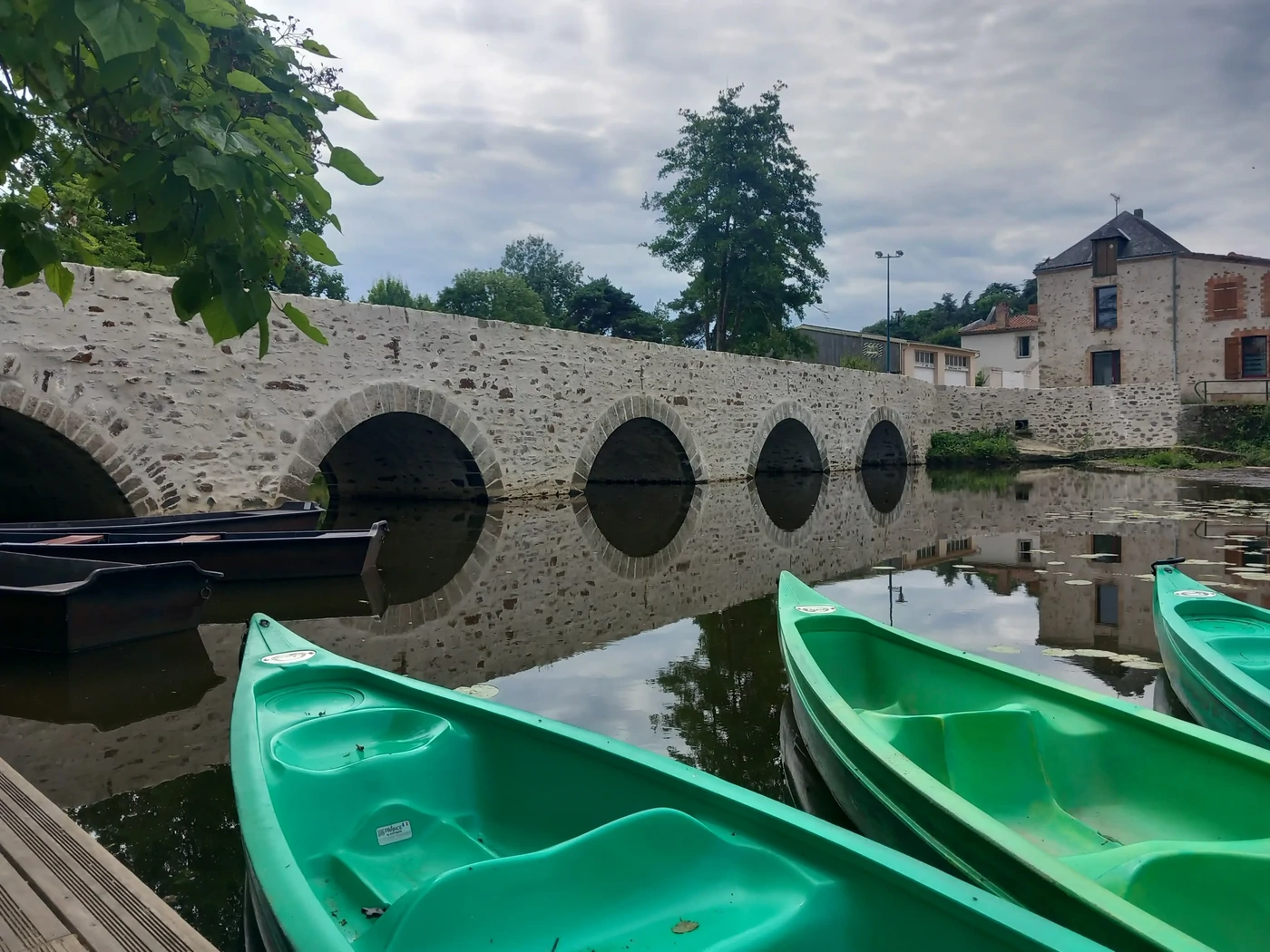 Pont du Péplu "Pont en maçonnerie et voutes en pierre, monument historique classé de Rocheservière"