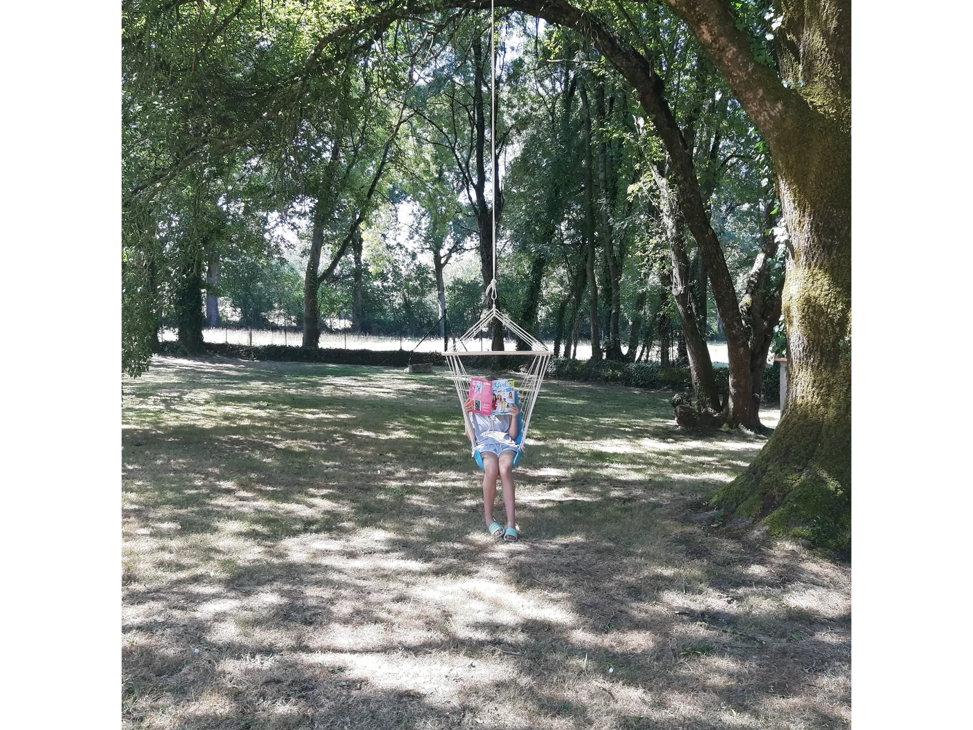 Espaces ombragés pour se relaxer ou laisser les enfants jouer en toute tranquillité