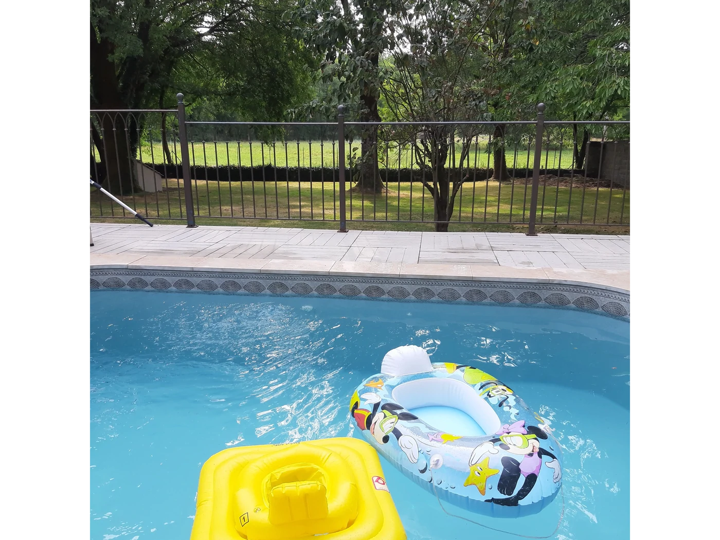 Amusez-vous et créez vos souvenirs. Notre gîte dispose d'une piscine extérieure chauffée